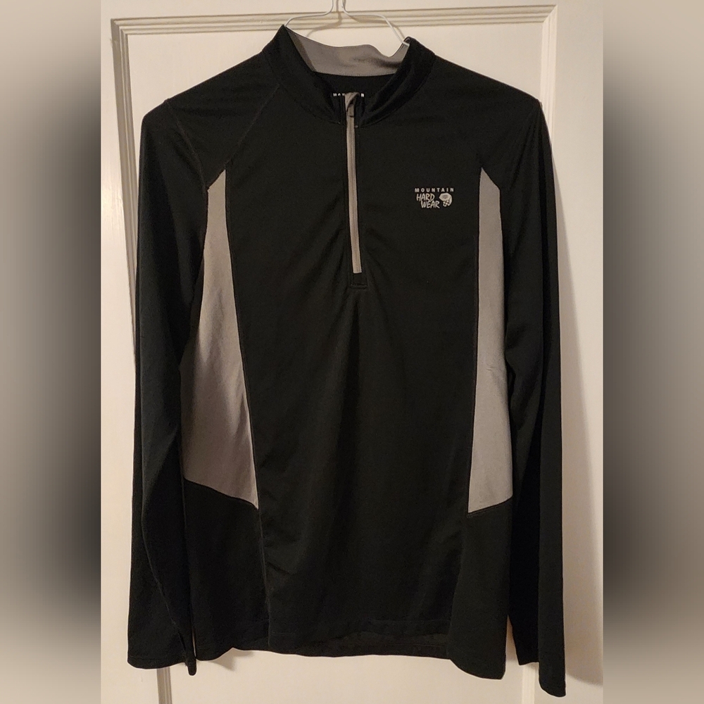 Mountain Hardwear Black and Gray wicking 1/4 zip Pullover